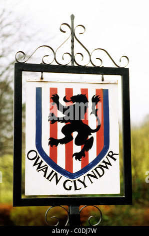 Glyndyfrdwy, Wales. Owen Glendower Zeichen Owain Glyndwr Heraldik heraldischen Schild Wappen Löwe zügellos Löwen walisische Prinz UK Stockfoto