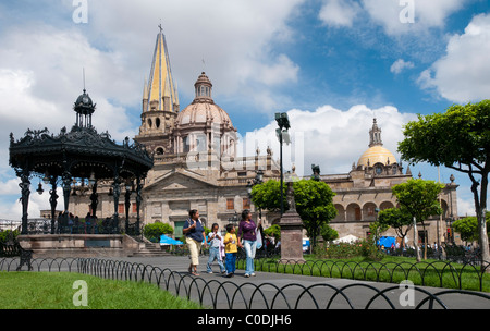 Plaza de Armas und Catedral Metropolitano, Guadalajara, Mexiko. Stockfoto