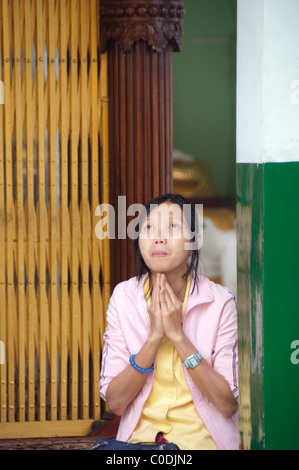 Myanmar (aka Burma), Yangon (aka Rangoon). Stupa Shewedagon. Stockfoto