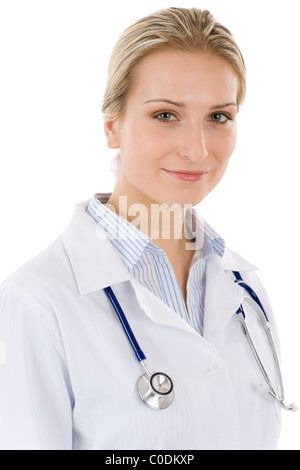 Porträt der jungen Ärztin mit Stethoskop auf weiß Stockfoto