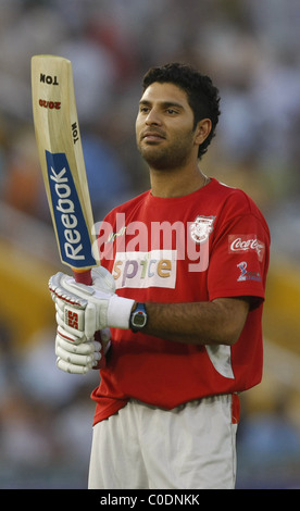 Yuvraj Singh DLF IPL Cricket-Match zwischen Kolkata Knight Riders und Kings XI Punjab an gewann die PCA-Stadion Kings XI Punjab Stockfoto