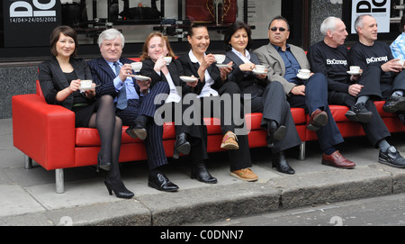 Das längste Sofa Welten präsentiert bei Harrods als Bestandteil ihrer ihre Design Icons Saison London, England - 05.05.08 Stockfoto