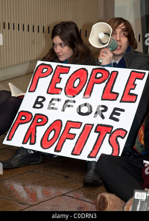 UK Uncut Protest gegen Barclays Bank Gewinne, Steuerumgehung und Boni, London Stockfoto