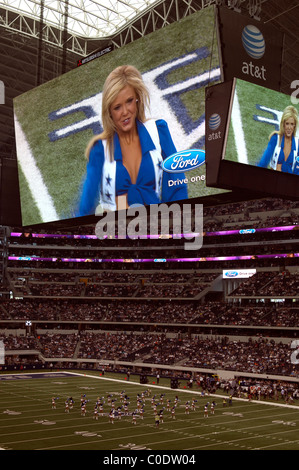 Dallas Cowboys Cheerleaders bei Chicago Bears V Dallas Cowboys NFL-Spiel, Cowboys Stadium, Arlington, Texas, USA. Stockfoto