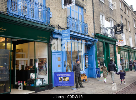 Geschäfte auf Kings Parade in Cambridge Stockfoto