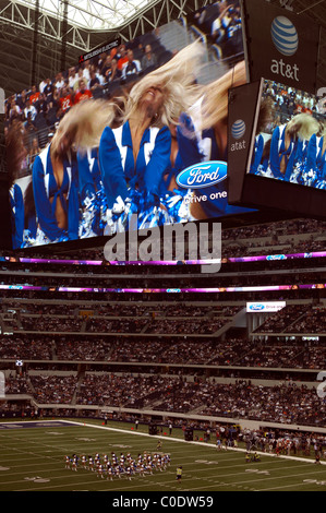 Dallas Cowboys Cheerleaders bei Chicago Bears V Dallas Cowboys NFL-Spiel, Cowboys Stadium, Arlington, Texas, USA. Stockfoto