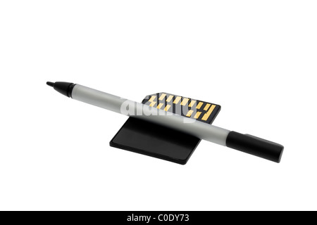 Makro Speicher Karte und touch-Pen isoliert auf weißem Hintergrund. Stockfoto