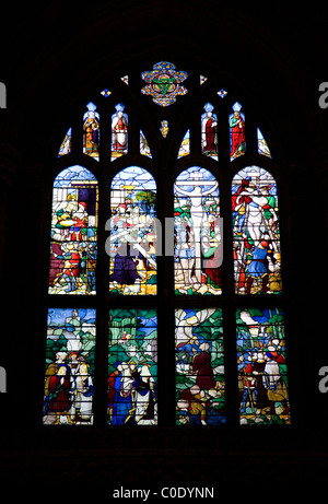 Ely Kathedrale - Glasfenster der Kreuzigung im Westturm Stockfoto