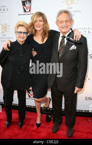 Shawmee Isaac Smith mit Renee Russo und Zev Braun das Herz berühren - Ankunft in den Sofitel Hotel Los Angeles CA - Projekt Stockfoto