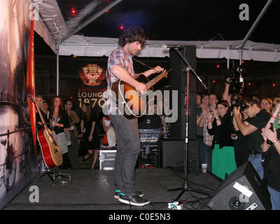 Pete Yorn The Amsterdam Dam gute Übernachtung statt an der 79th Street Boot Becken New York City, USA - 15.05.05 Tina Paul / Stockfoto