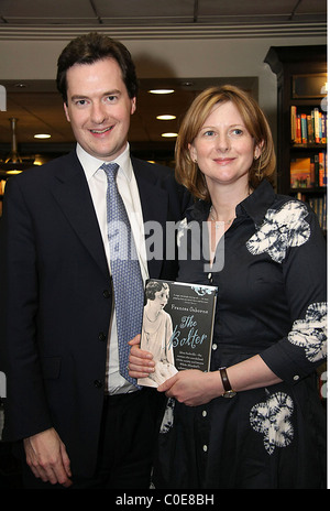 Konservative Schatten Kanzler George Osborne und seine Frau Schriftstellerin Frances Osborne besucht das Buch Autogrammstunde von ihr neu Stockfoto