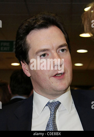 Conversative Schatten-Kanzler George Osborne bei der Autogrammstunde von seiner Frau Frances Osborne neues Buch "The Bolter" Buch Stockfoto