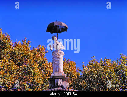 Barcelona, Spanien. La Dama del Paraigua (Dame mit dem Regenschirm) The Zoo - Parc De La Ciutadella Stockfoto