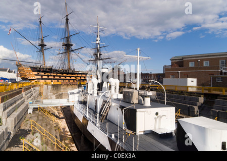 HMS Monitor M33 und HMS Victory Stockfoto