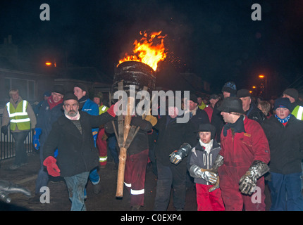 Die traditionelle jährliche "Burning von der Clavie' in Burghead Moray am 11. Januar die heidnischen Neujahr.  SCO 7101 Stockfoto