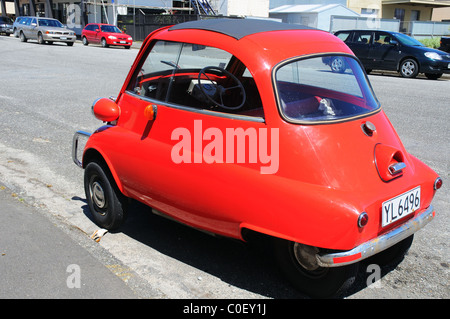 Eine BMW Isetta geparkt in einer Straße in Neuseeland Stockfoto