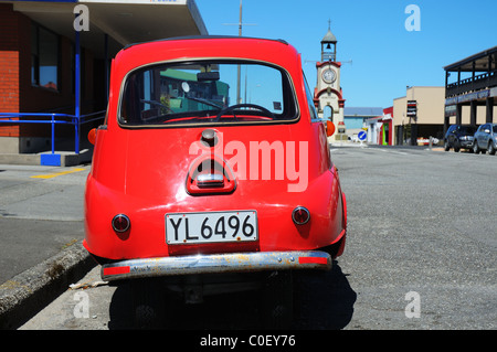 Eine BMW Isetta geparkt in einer Straße in Neuseeland Stockfoto