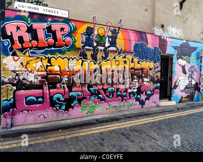 Wandmalerei Wandmalerei in Grimsby Street in der Nähe von Brick Lane, East End, London E2 England UK KATHY DEWITT Stockfoto