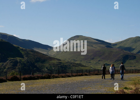 Touristen auf der Aussichtsplattform im Dinorwic Schiefer-Steinbruch, Nord-wales Stockfoto