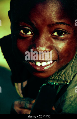 Porträt eines afrikanischen Guy in Mtwara, Tansania. Stockfoto