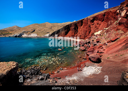 Der berühmte 'Rot'-Strand auf der südlichen Küste von Santorin, Griechenland Stockfoto