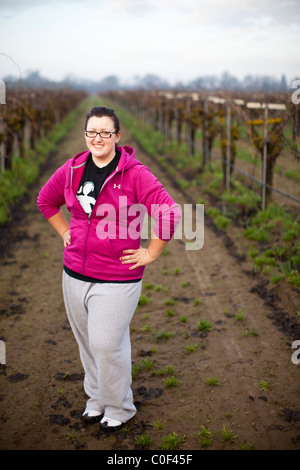 Reedley, California, Vereinigte Staaten von Amerika.  Porträt eines übergewichtigen Teenager Mädchen, das 70 lbs verloren hat. Stockfoto