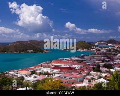 Blick über die Stadt Charlotte Amalie und Hafen auf der Insel St. Thomas in den US Virgin Islands im Sommer Stockfoto