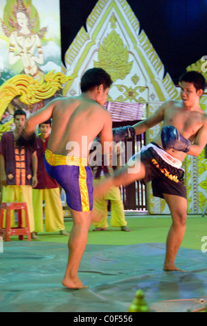 Thailand, Phuket. Thai Village, traditionelle Thai kick-boxen. Stockfoto