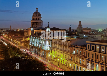 Blick über Havanna Zentrum mit Kapital bei Sonnenuntergang, Kuba Stockfoto