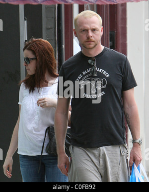 Simon Pegg und seine Frau Maureen McCann tun, Shoppen in Primrose Hill. London, England - 24.05.08 wird Alexander / Stockfoto