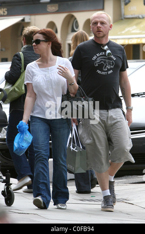 Simon Pegg und seine Frau Maureen McCann tun, Shoppen in Primrose Hill. London, England - 24.05.08 wird Alexander / Stockfoto