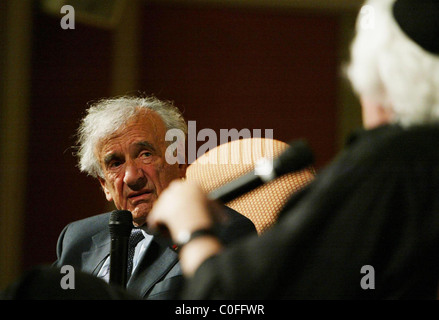 Eli Wiesel Gewinner der Friedensnobelpreisträger und Holocaust-Überlebenden ehrt die dritte Yitzhak Rabin Memorial Lecture Stockfoto