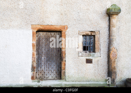 Alte Holztür in der Pfarrkirche Pittenweem Fife Scotland Stockfoto