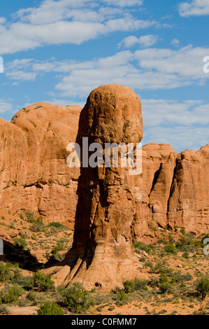 Doppelbogen, Bucht von Höhlen, unaufhörlichen, erosive Kräfte des Windes, Scheuern, Sand, Regen, Wetter, Arches-Nationalpark, Utah, USA Stockfoto