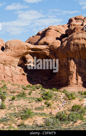 Doppelbogen, Bucht von Höhlen, unaufhörlichen, erosive Kräfte des Windes, Scheuern, Sand, Regen, Wetter, Arches-Nationalpark, Utah, USA Stockfoto