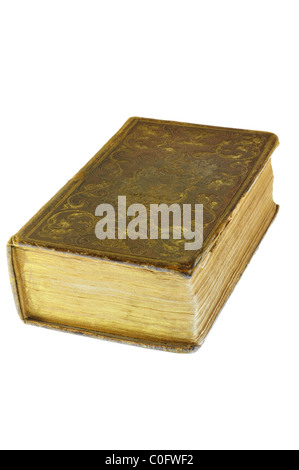 altes Buch (erschienen im Jahre 1857) mit vergoldeten Seitenrändern, geschlossen, isoliert auf weiss Stockfoto