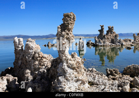 Kalktuff-Formationen am Mono Lake Kalifornien Stockfoto