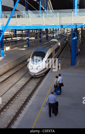 High-Speed train AVE in LLeida Bahnhof. Stockfoto