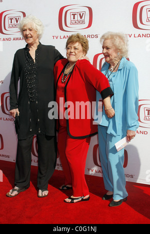 Beatrice Arthur, Rue McClanahan und Betty White statt 6. jährlichen "TV Land Awards" - Ankünfte im Barker Hanger Santa Monica, Stockfoto
