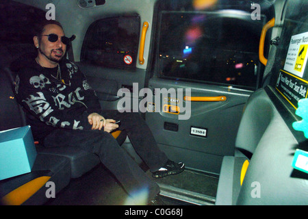 David Gest vorbeifahren Nobu Restaurant in Mayfair in ein Taxi. London, England - 11.06.08 Stockfoto