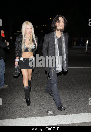 Dave Navarro und "Rock of Love 2" star Daisy De La Hoya die Krone Bar