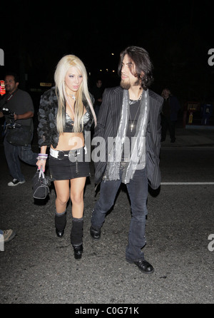 Dave Navarro und "Rock of Love 2" star Daisy De La Hoya die Krone Bar
