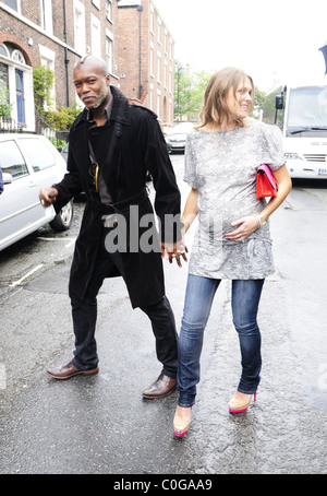 Djibril Cissé und Jude Littler verlassen den Start der Herbst/Winter-Kollektion von Stella McCartney am Liverpool Institute for Stockfoto