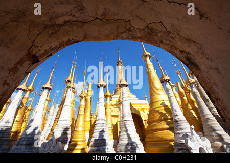 Goldene Stupas, Shwe Inn Thein Paya, Inthein, Inle-See, Myanmar Stockfoto