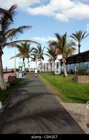 DER BOULEVARD EL FARO ZWISCHEN MASPALOMAS UND MELONERAS. GRAN CANARIA. Stockfoto