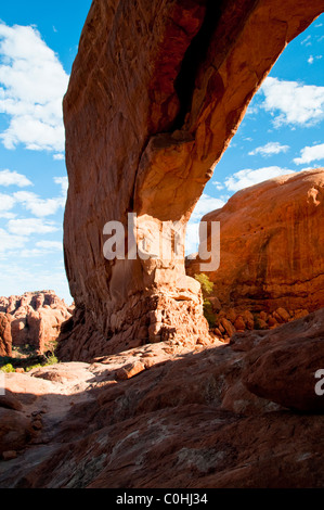 Norden Fensterbogen, erstellt von unaufhörlichen erosive Kräfte von Wind und Wetter, Arches National Park, Utah, USA Stockfoto