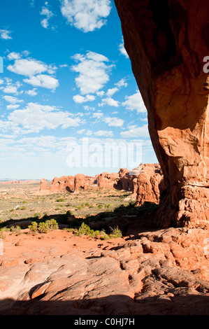 Norden Fensterbogen, erstellt von unaufhörlichen erosive Kräfte von Wind und Wetter, Arches National Park, Utah, USA Stockfoto