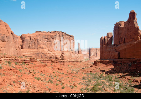 Park Avenue, Türme, erstellt in erster Linie durch unaufhörlichen, erosive Kräfte von Wind und Regen, Wetter, Arches-Nationalpark, Utah, USA Stockfoto