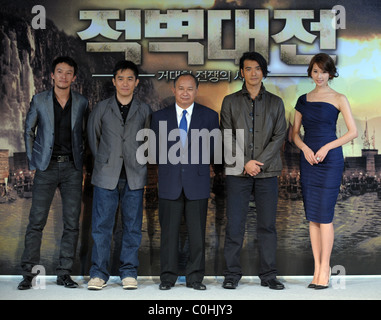 Chang Chen, Tony Leung, John Woo, Kaneshiro Takeshi und Lin Chi-Ling Photocall zur Förderung des Films "Red Cliff" im W Hotel Stockfoto