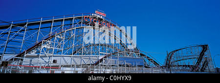 Panorama-Foto von der Cyclone Holzachterbahn in Coney Island, Brooklyn, NY Stockfoto